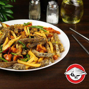 Доставка китайской кухни. Блюдо из говядины