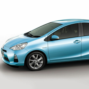 Toyota Aqua Hybrid (голубой)