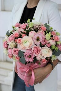 Композиция в шляпной коробке