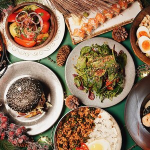 Более 30 кухонь мира под одной крышей в strEAT!