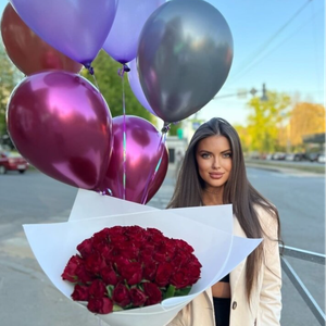 51 роза и 7 шариков. Безумное комбо для неё!
