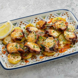 Осьминог по-галисийски, печеный картофель