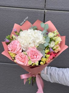 Букет с гортензией