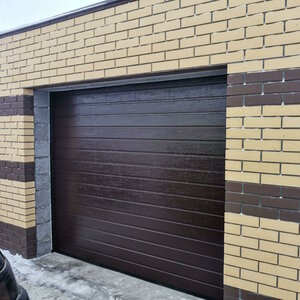 Секционные гаражные ворота 2500*2125 мм Серия Trend 8017