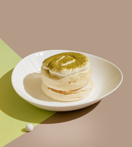 Панкейки с муссом из маскарпоне и малиновым кули