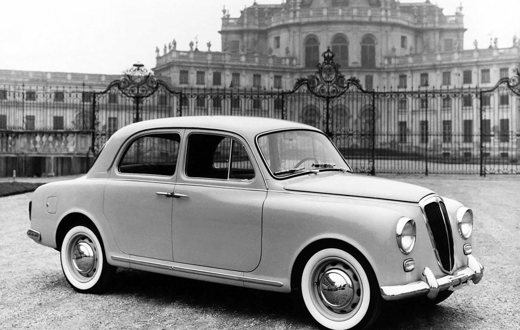 1953 Renault sedan