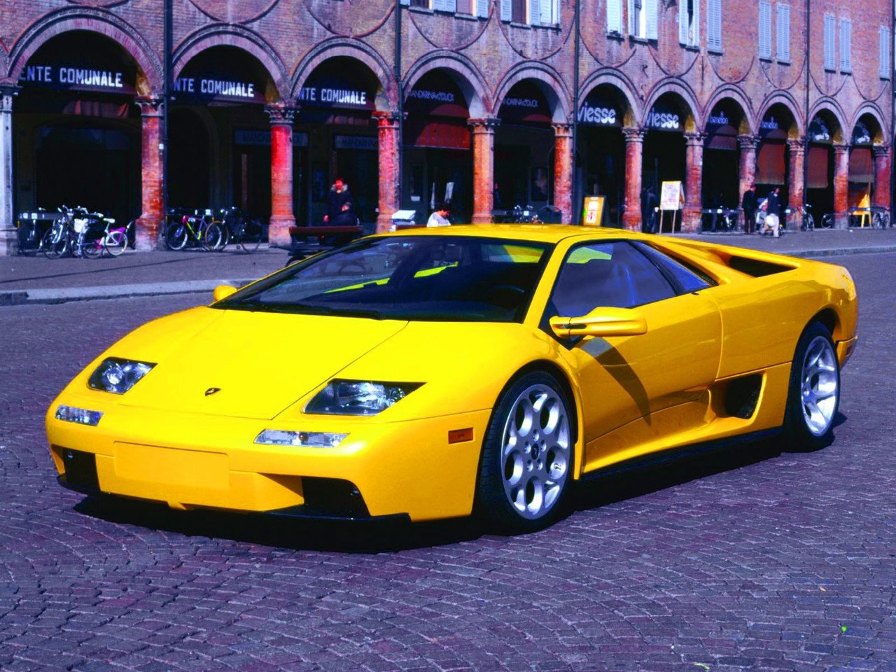  Lamborghini Diablo  Rover 25          -     25