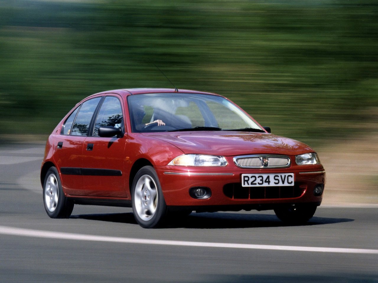 Rover 200: история премиальных британских автомобилей