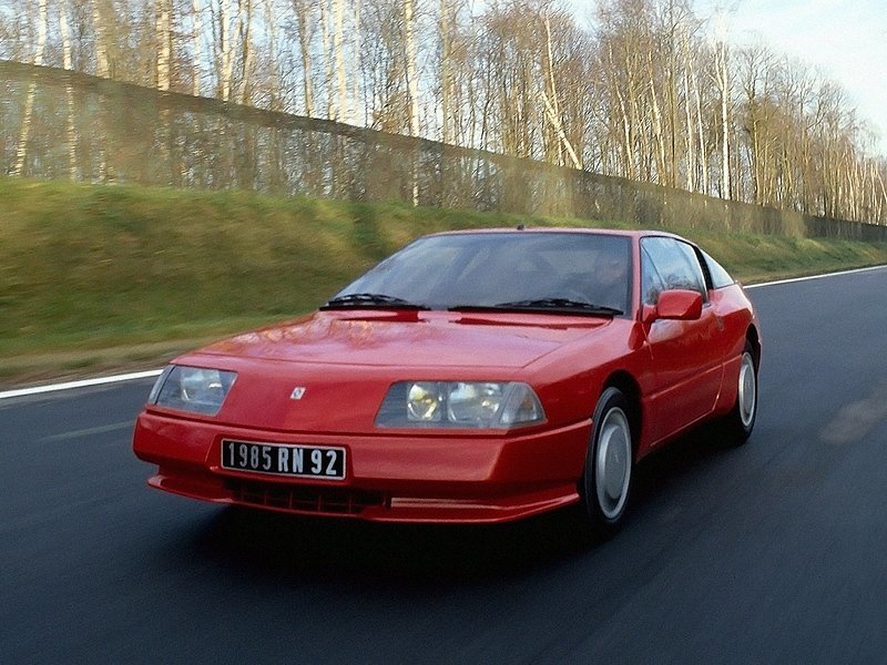 Сравнение Alpine GTA V6 Turbo и Ferrari F80 по характеристикам