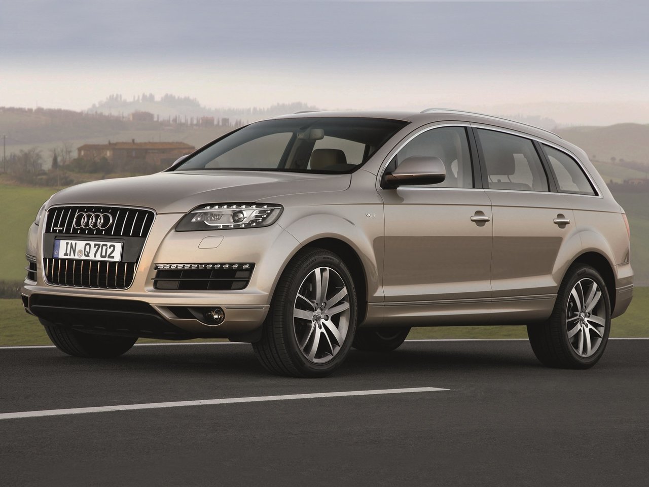 Audi Q7 -            7