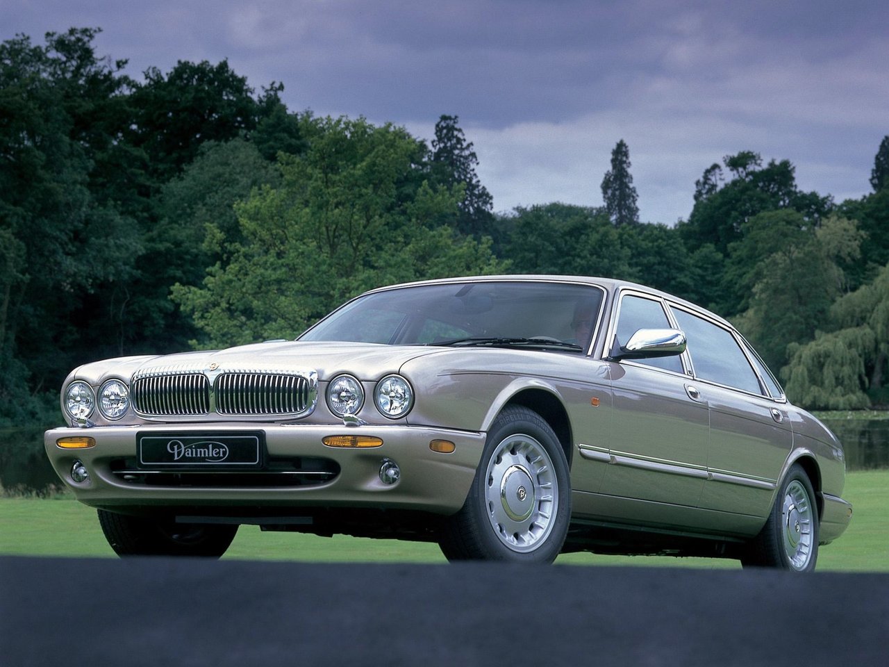 Daimler X308 Основной вид