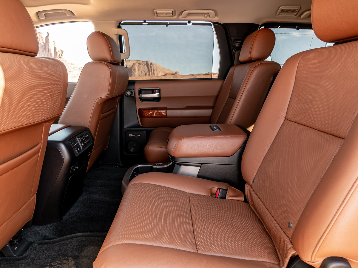 Toyota Sequoia II Рестайлинг, Внедорожник 5 дв.: фото поколения