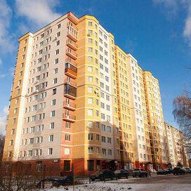 Купить двухкомнатную квартиру с лоджией в ЖК «Белый аист» в Конаково - изображение 1