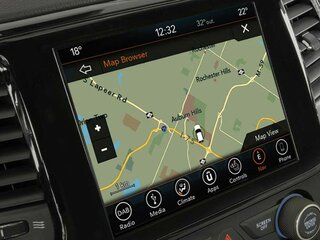Медиацентр Uconnect 8.4N" (Радио, MP3, USB, SD, навигация, Apple Car Play / Android Auto)
