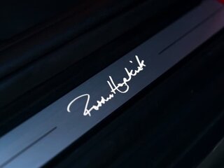 Пороги со светящейся надписью "Paddy Hopkirk"