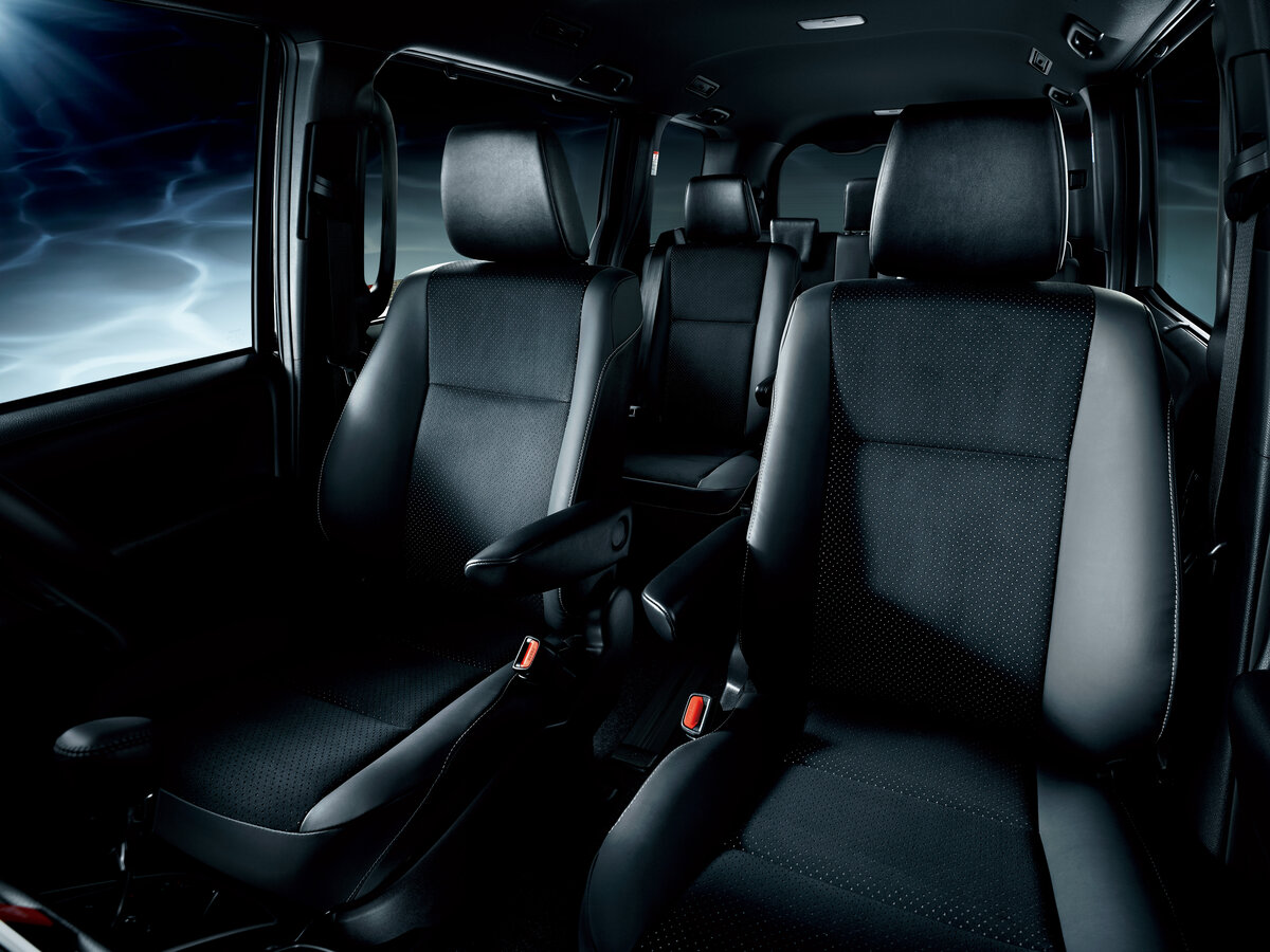 Toyota Voxy III (R80) Рестайлинг, Минивэн: фото поколения