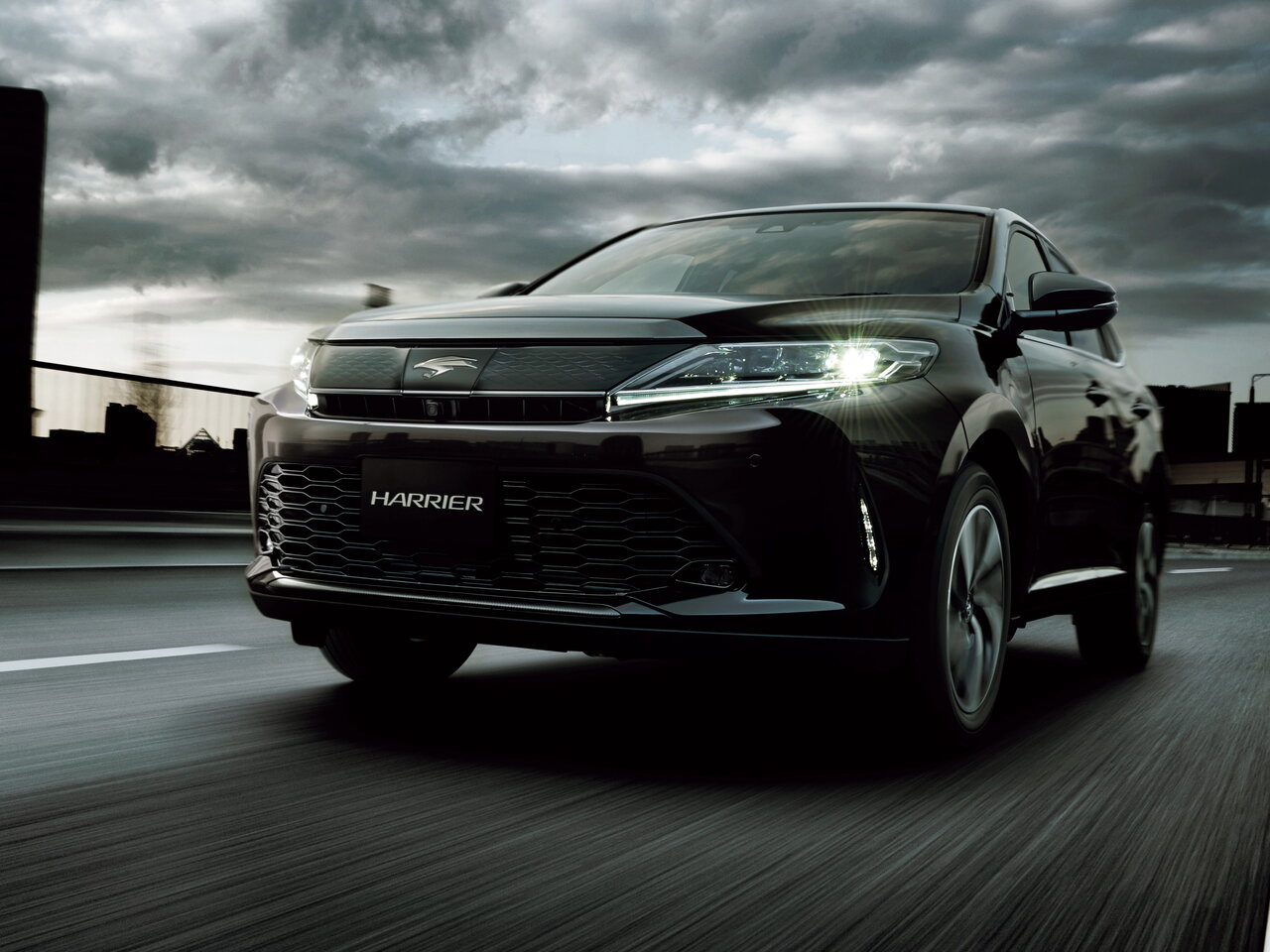 Toyota Harrier -            