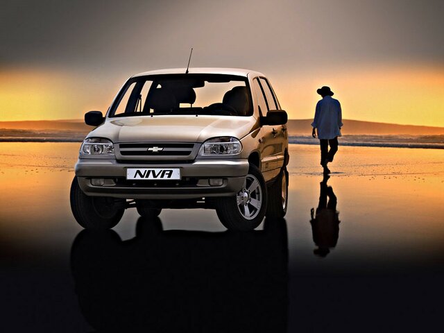 Бейнені жұлқылап жатқан қара жігіттер