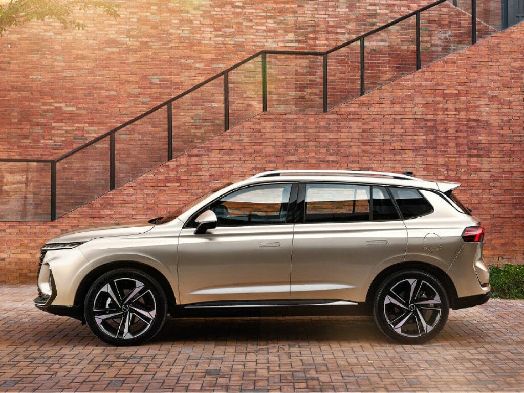 Сравнение Mercedes-Benz E-Класс 180 и Roewe RX5 Max по характеристикам ...