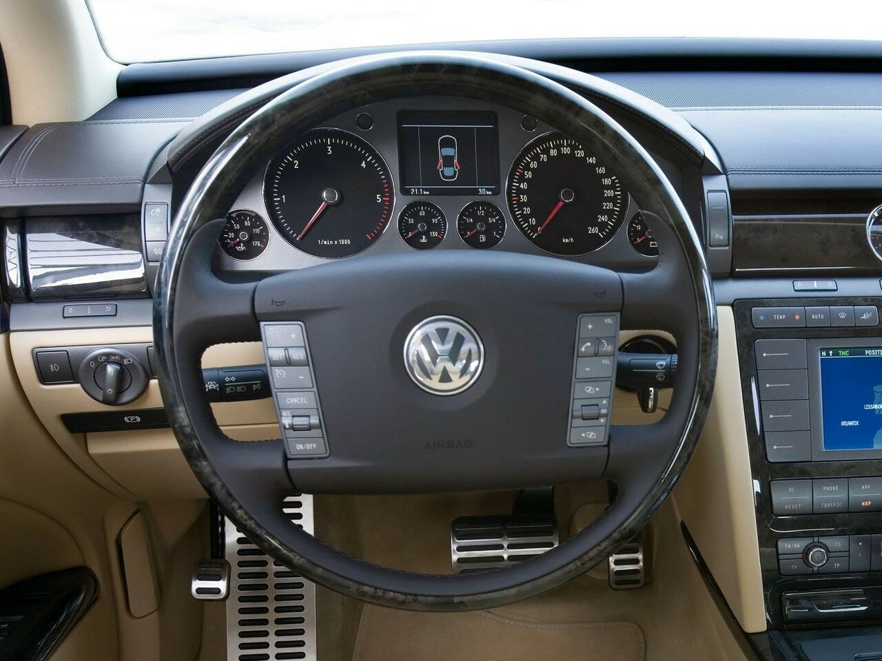 РџРѕРєРѕР»РµРЅРёРµ Volkswagen Phaeton