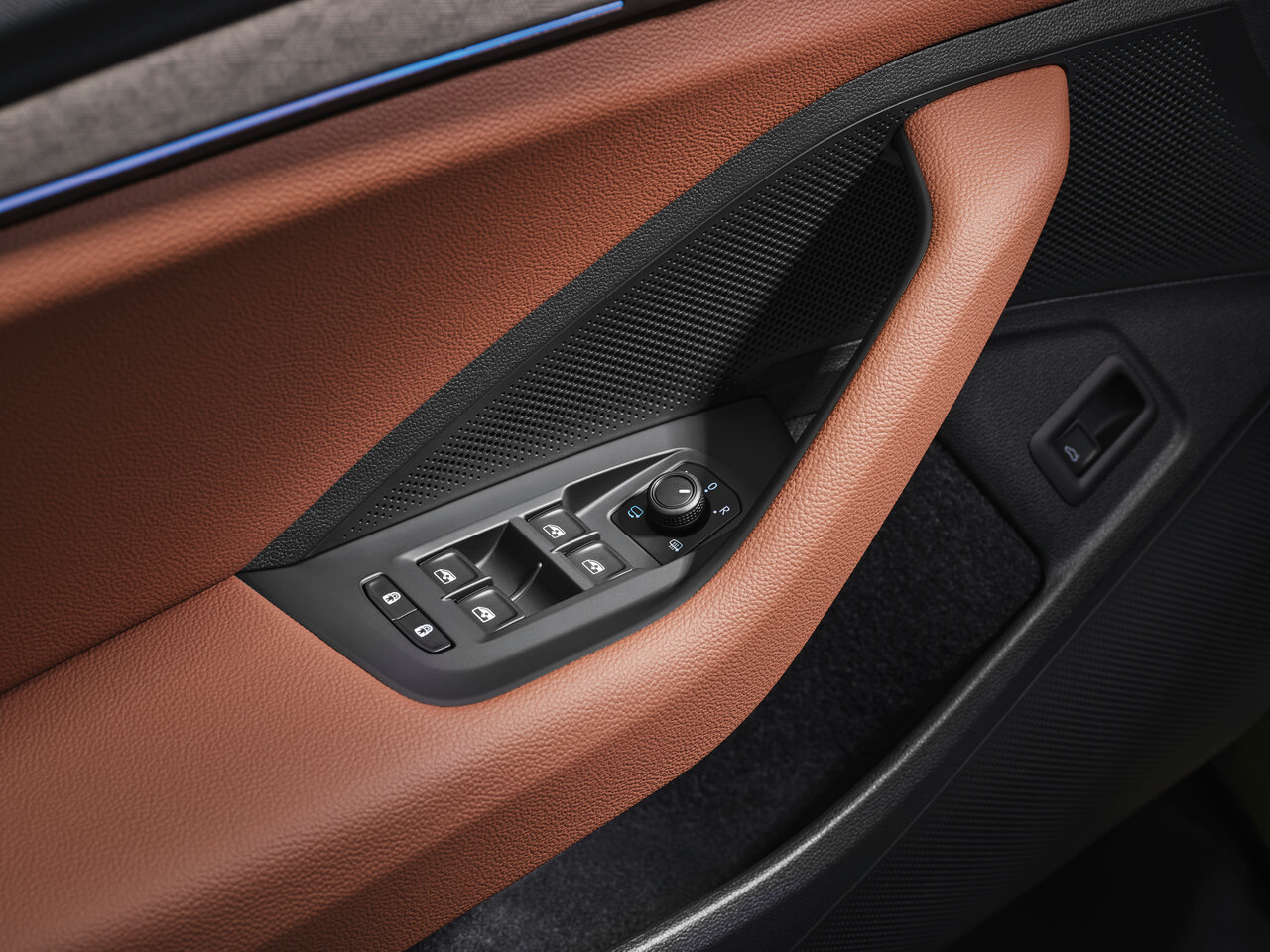 Сравнение Kia K4 и Skoda Superb по характеристикам, стоимости покупки и ...