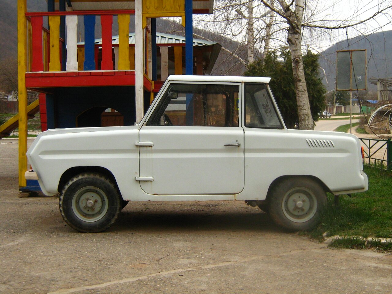 Сбоку