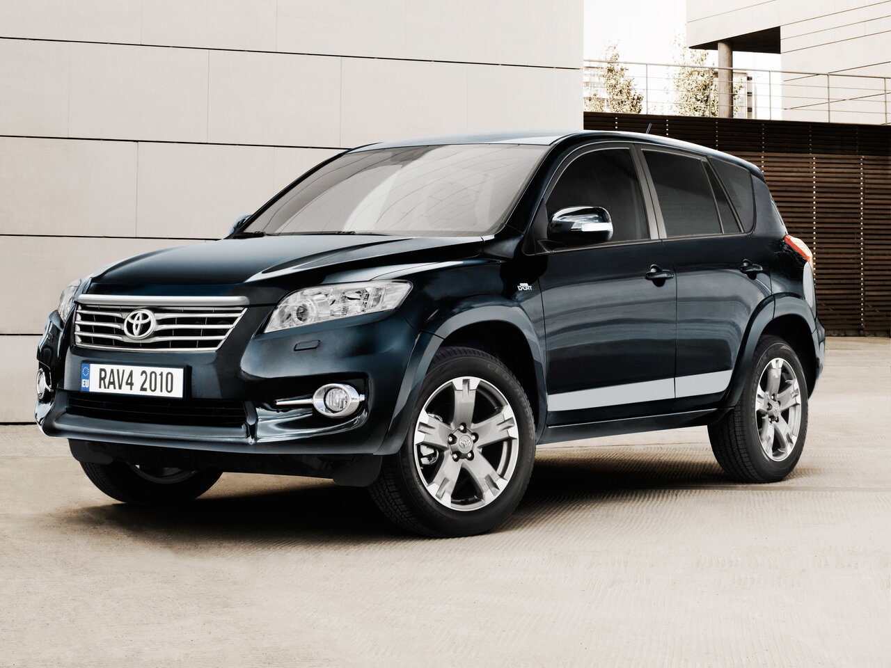 Toyota RAV4 -            4