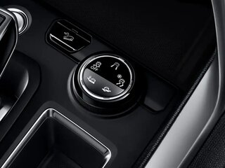 Система интеллектуального привода Advanced Grip Control c селектором выбора режимов работы: нормальный режим, снег, песок, грязь, режим помощи при спуске