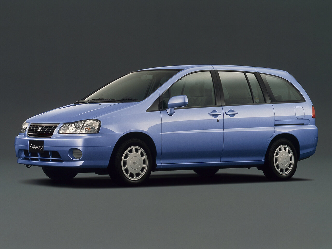 Nissan Prairie Основной вид