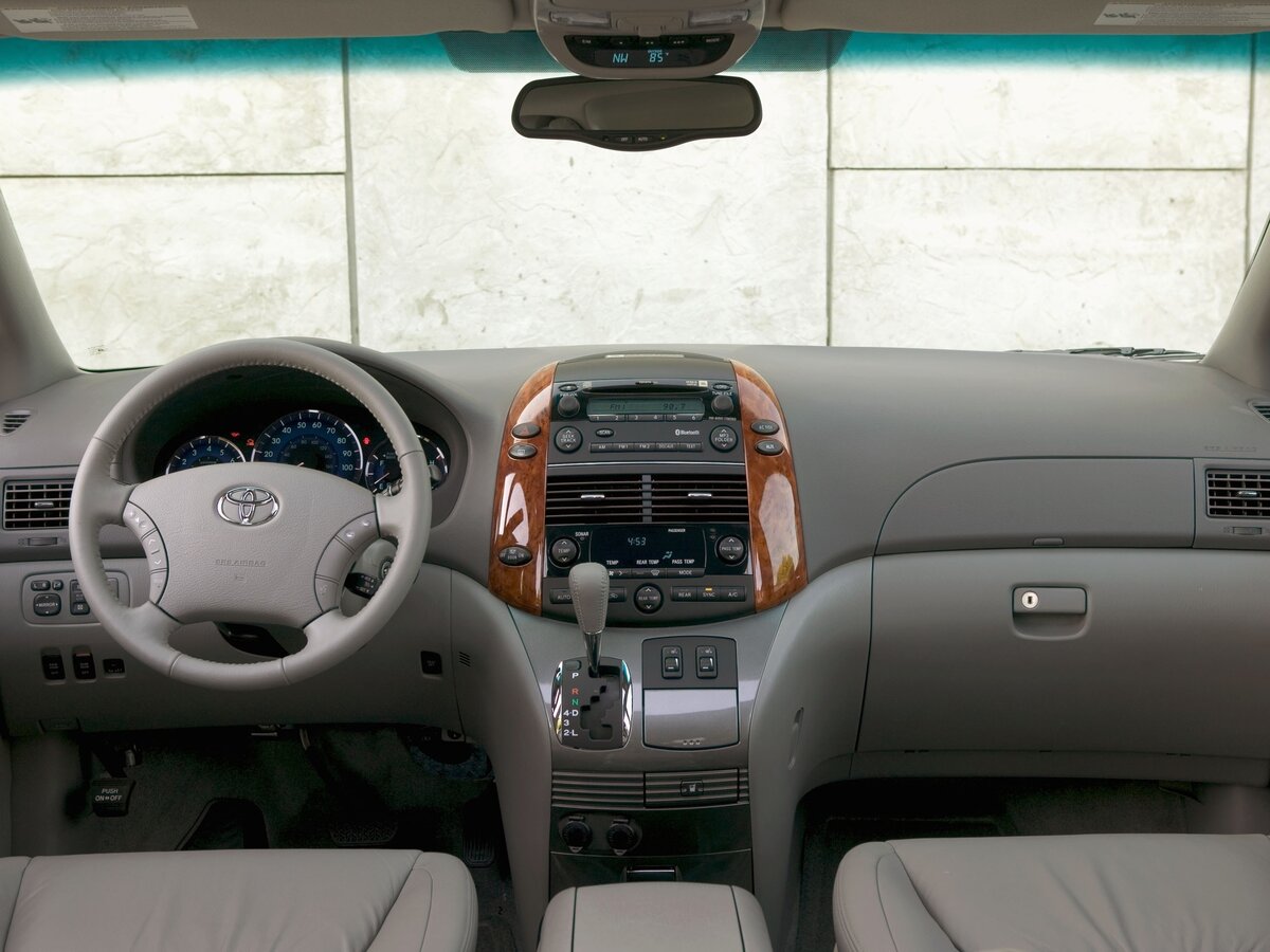 Toyota Sienna II Рестайлинг, Минивэн: фото поколения