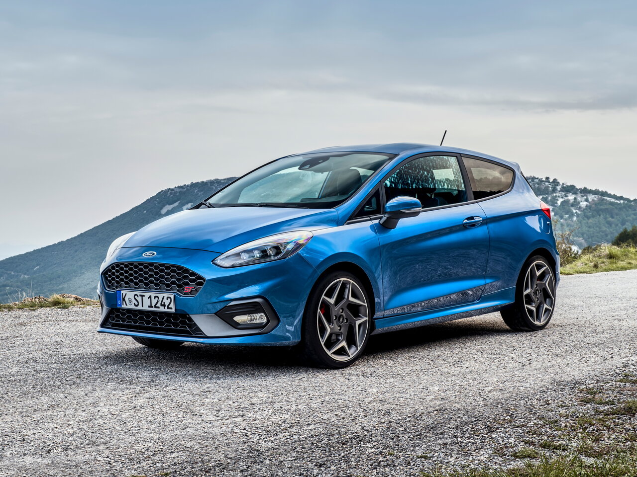 Ford Fiesta ST 7 поколение, Хэтчбек 3 дв. - технические характеристики ...