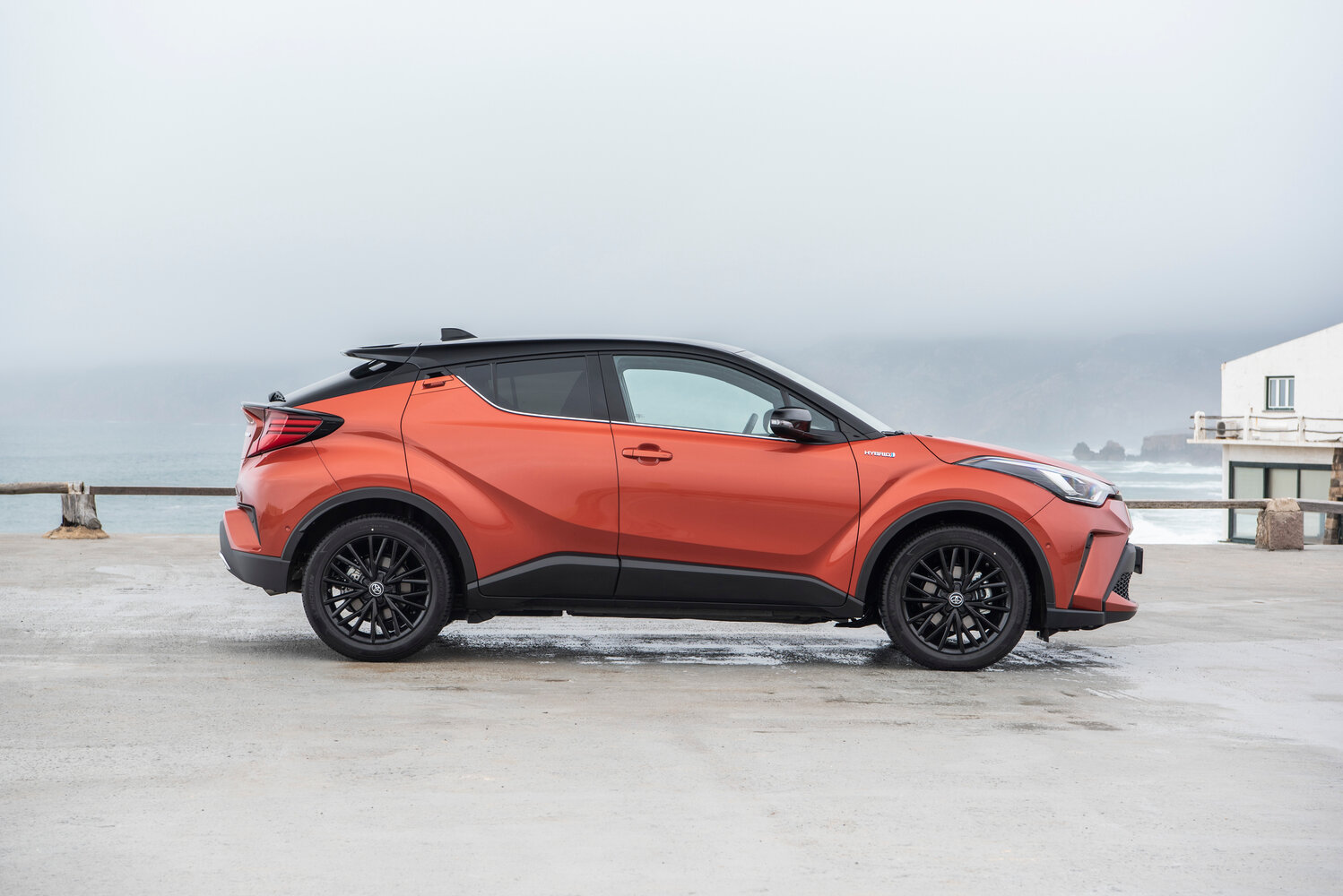 Toyota C-HR Hybrid, вид 2