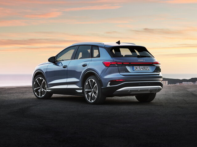 Audi Q4 e-tron  5  -             4