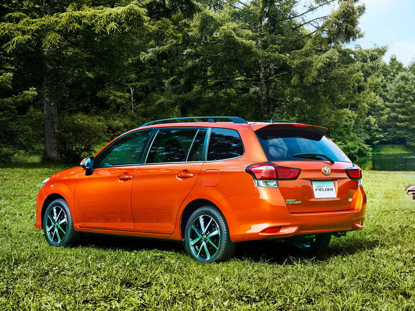 Toyota Corolla Fielder Hybrid, вид 3