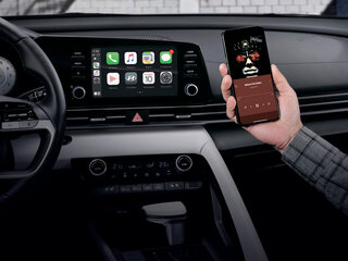 Мультимедиа система с цветным 8'' экраном (Apple CarPlay™/Android Auto™ с возможностью беспроводного соединения)