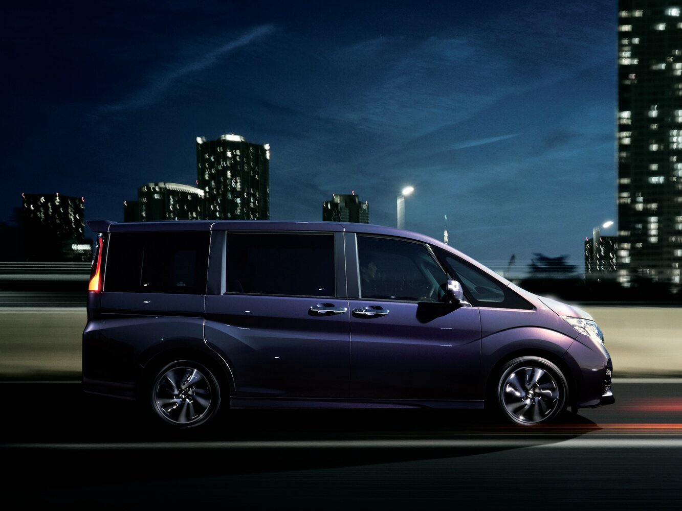 Honda Stepwgn, вид 2