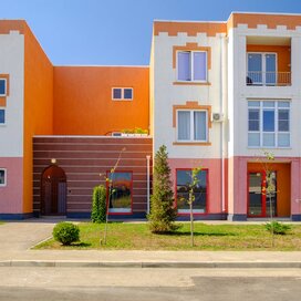 Купить трехкомнатную квартиру с большой кухней в жилом районе «Италия» в Краснодаре - изображение 1