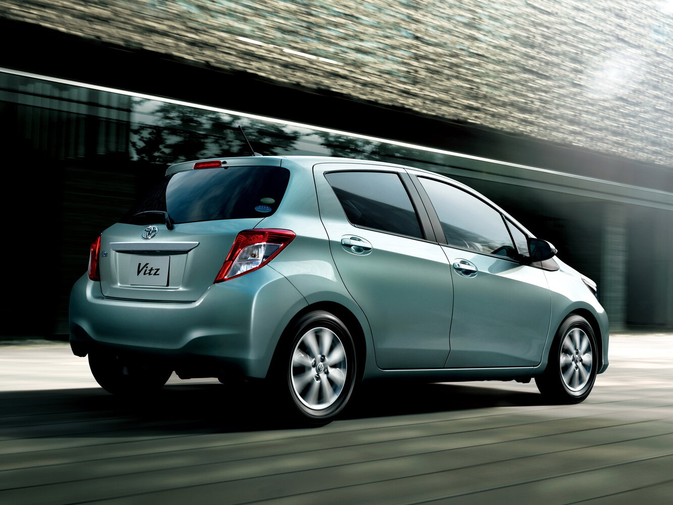 Toyota Vitz, вид 2