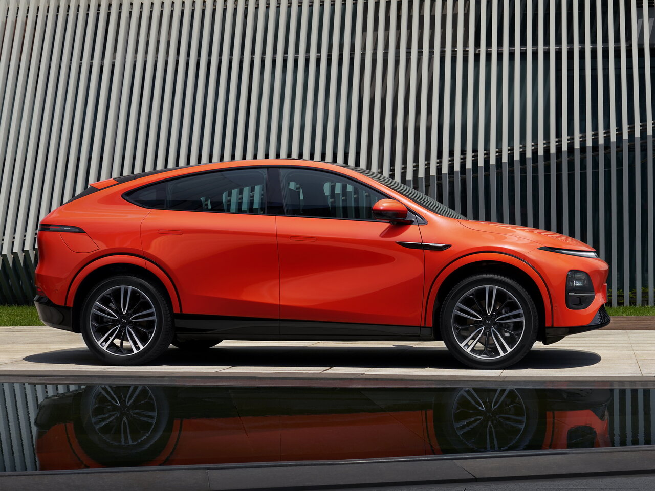 Сравнение Mercedes-Benz E-Класс 180 и Xpeng G6 по характеристикам ...