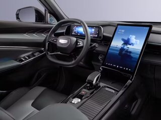 Мультимедийная система с сенсорным экраном диагональю 13,2" с Bluetooth