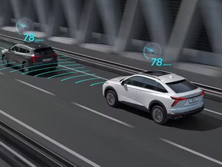 Адаптивный круиз-контроль (ACC) с функцией интеллектуального круиз-контроля (ICA) и функцией ассистента движения в пробке (TJA)