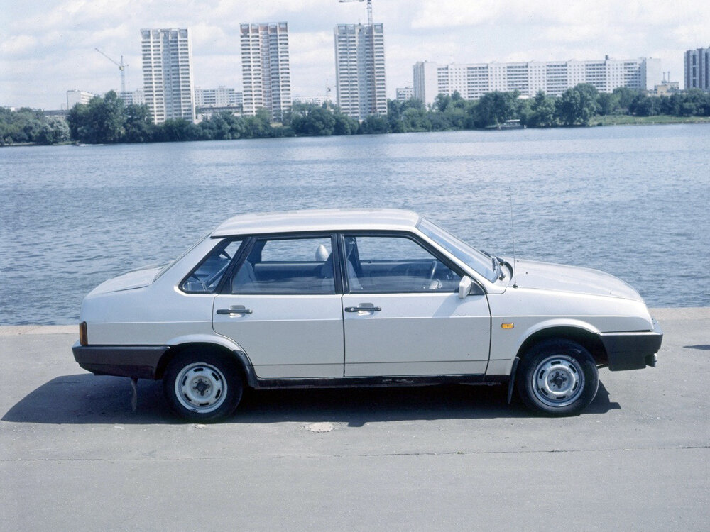 Сбоку