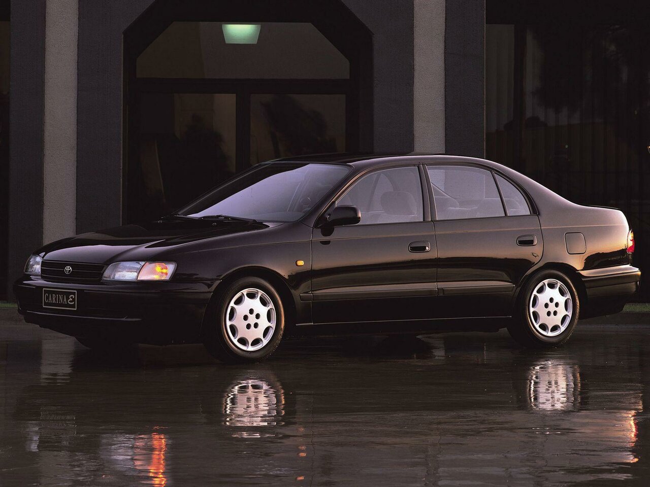 Toyota Carina E Основной вид