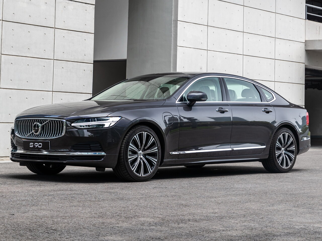 Volvo S90 и его главные конкуренты