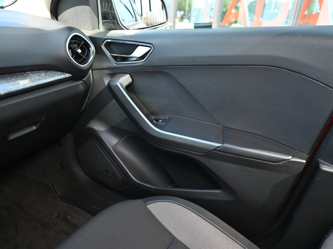 Сравнение Lada (ВАЗ) 2104 и Lada (ВАЗ) Iskra по характеристикам ...