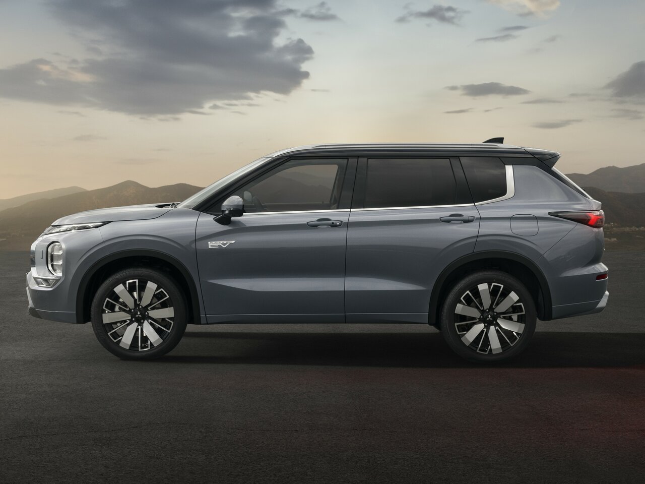 Сравнение Mitsubishi Outlander и Nissan Magnite по характеристикам ...