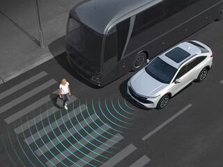 Автоматическая система торможения (AEB) с функцией распознавания пешеходов и велосипедистов