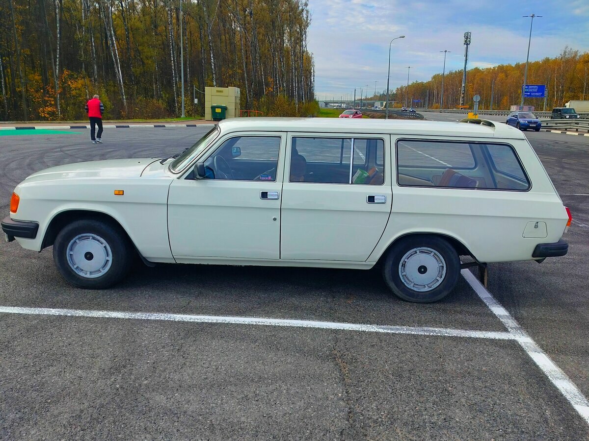 Сбоку