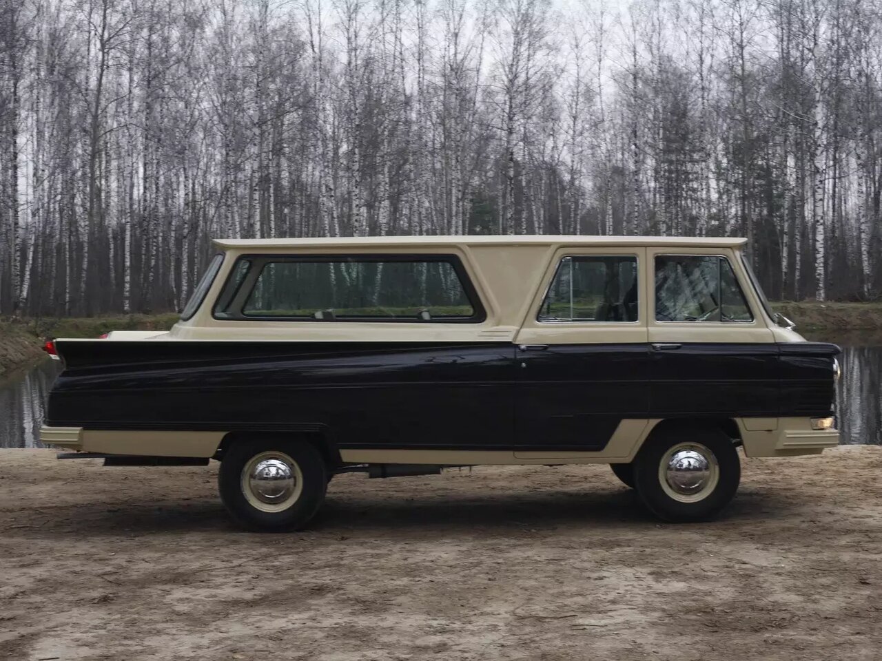 Сбоку