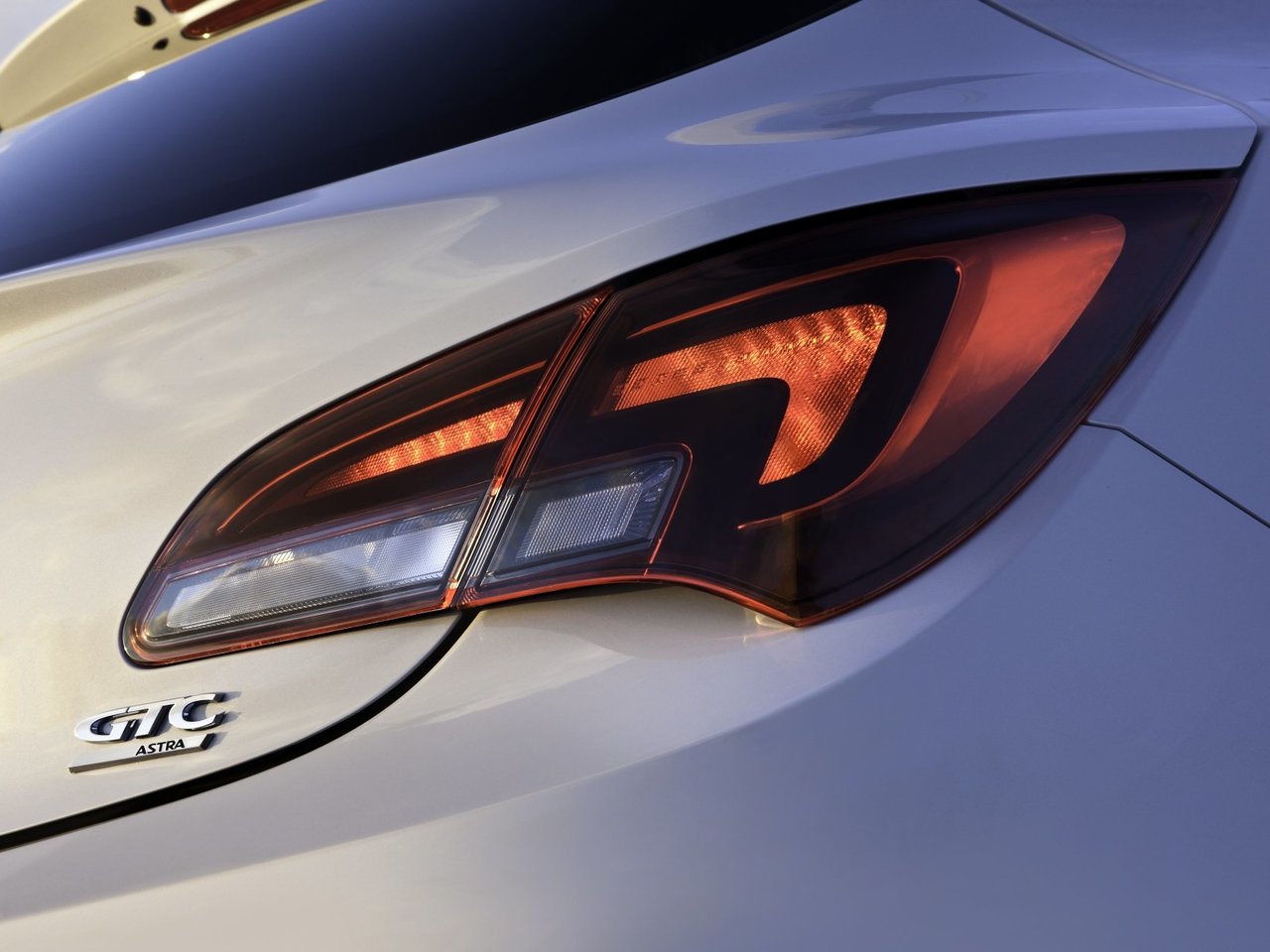 Opel Astra J рестайлинг, Хэтчбек 3 дв. GTC - технические характеристики ...